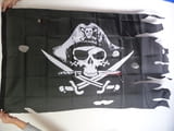 Пиратско знаме флаг шапка кораб корсар пирати прокъсано саби