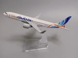 Бойнг 737 самолет Fly Dubai модел макет метален лайнер полет пътници багаж